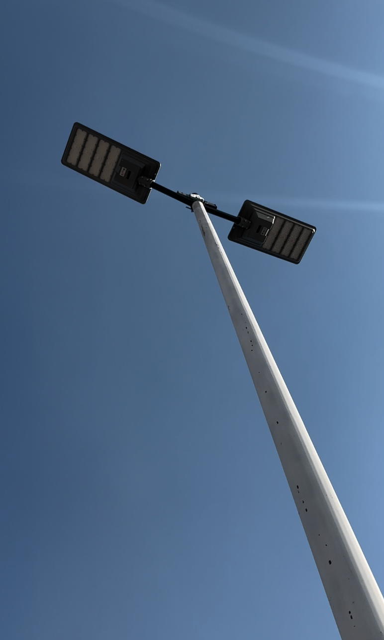Lampara Solar Suburbana Autónoma  400W