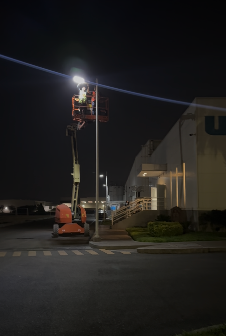 Lampara Solar Suburbana Autónoma  400W